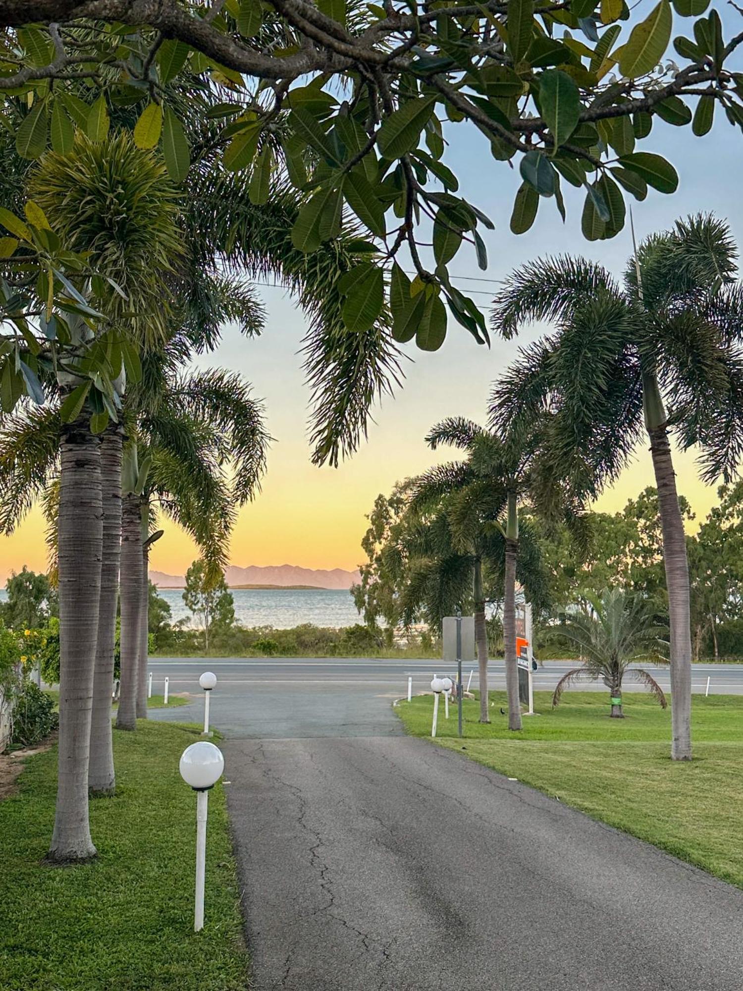 Ocean View Motel Bowen Buitenkant foto