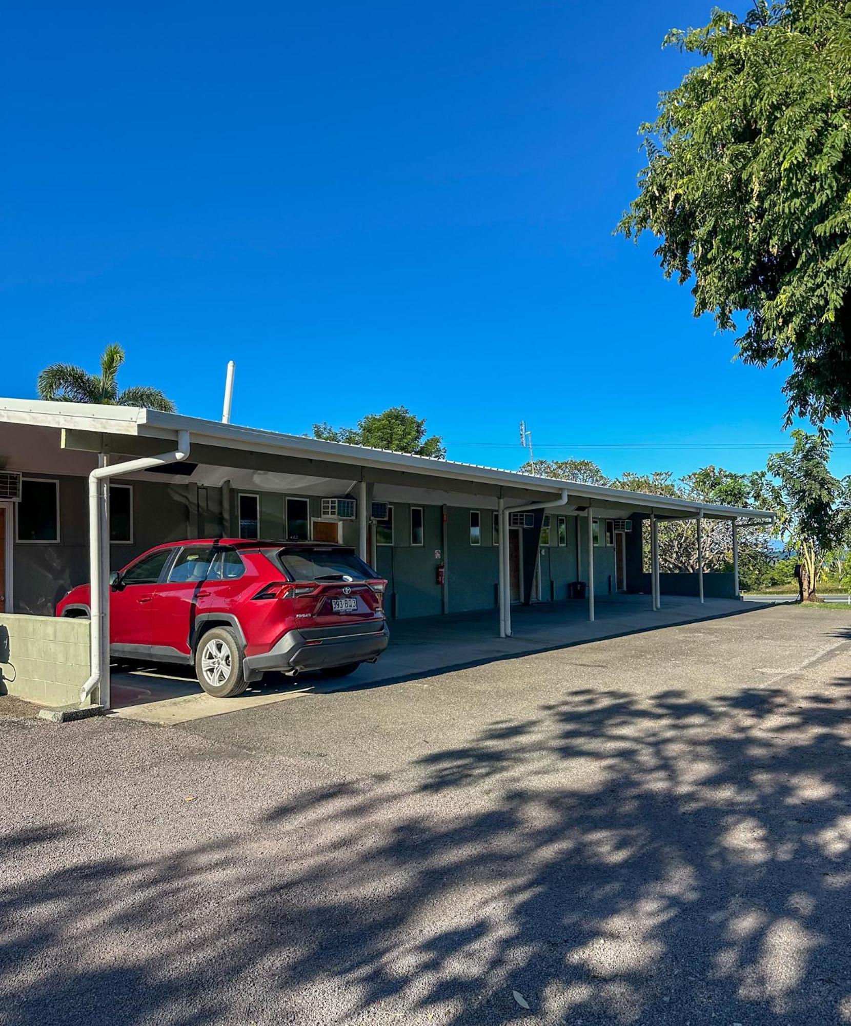 Ocean View Motel Bowen Buitenkant foto