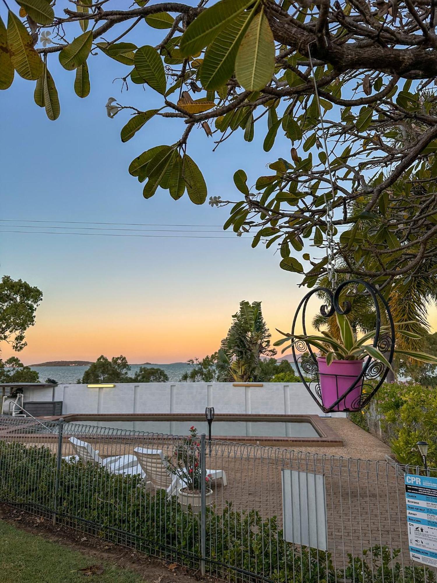 Ocean View Motel Bowen Buitenkant foto